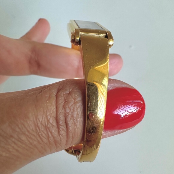 GUCCI WATCH 18K GOLD PLATED/ MOTHER OF PEARL HORSE BIT STYLE LINKS & TAG NO BOX - Picture 6 of 9